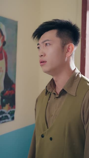 开局白绫,我在80年代卷成首富:80集免费在线观看,从悬梁到首富的逆袭之路 开局白绫,我在80年代卷成首富(80集)穿越短剧