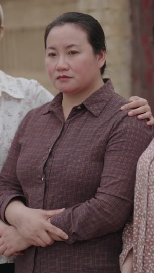 八零荒年，团宠小姑带全家致富（70集）穿越短剧