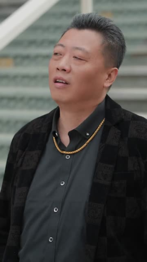 午夜刷消息，误打误撞拿下校花（80集）甜宠短剧