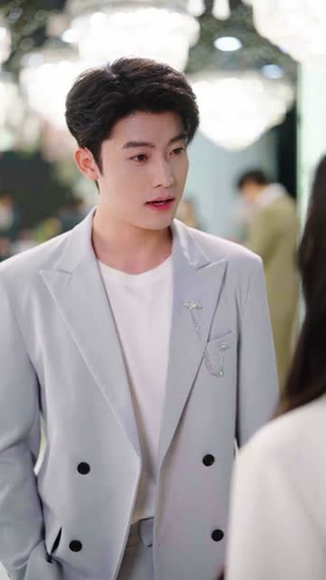 我资助的穷学生，毕业把我当乞丐（65集）逆袭短剧