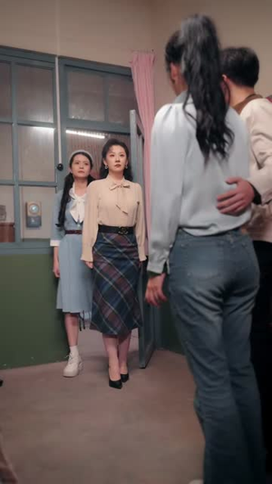 闪婚八零免费看,摆摊逆袭短剧全集60集 闪婚八零,我的会长夫人靠摆摊起家(60集)逆袭短剧