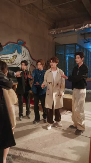 我在末日开网店，养活三个弟弟（70集）穿越短剧